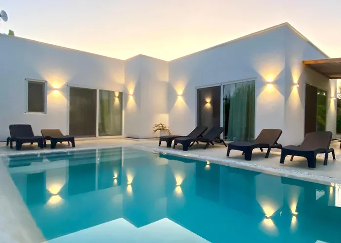 Lions Luxury Villa Zanzibar 2 - Private Cook & Infinity Pool